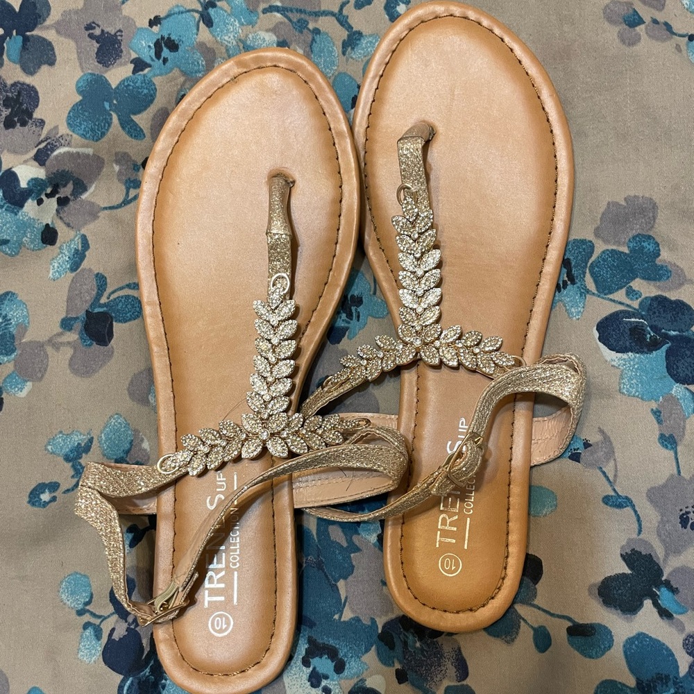 Strappy fashion sandals